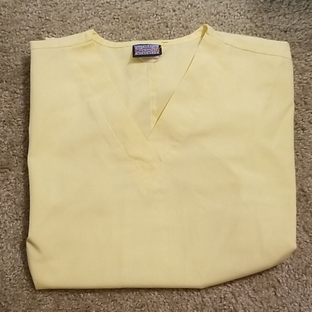 Cherokee scrubs. Shirt. Medium. Soft yellow.